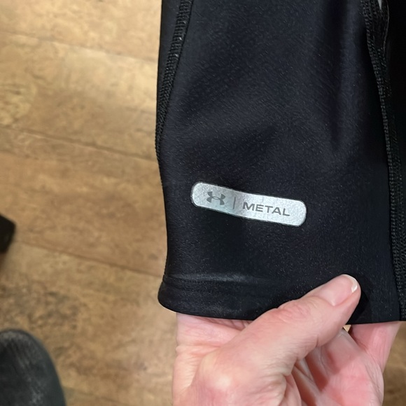 Under Armour Coldgear quarter zip women xl 
Great Condition - Picture 5 of 5